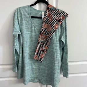 Lularoe OS leggings and Large Classic Tee. Alice in Wonderland Mad Hatter.